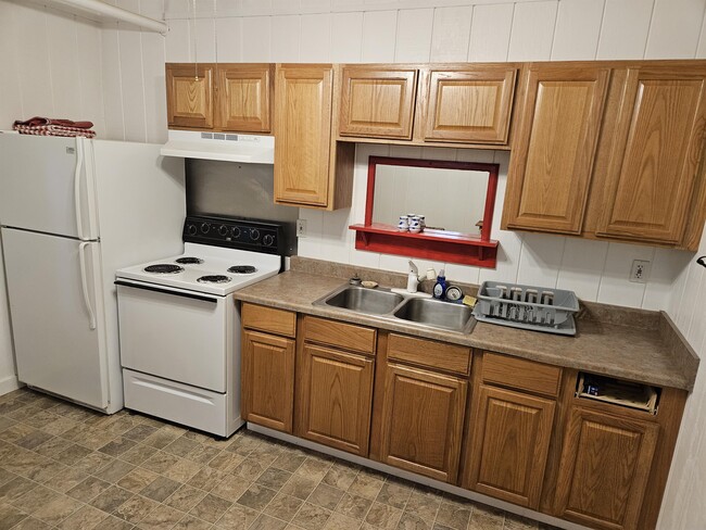 Building Photo - 401 Onyx St