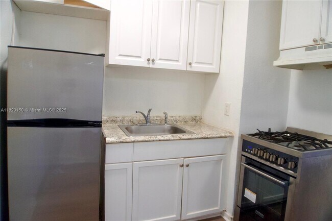 Foto del edificio - 501 SW 6th Ct