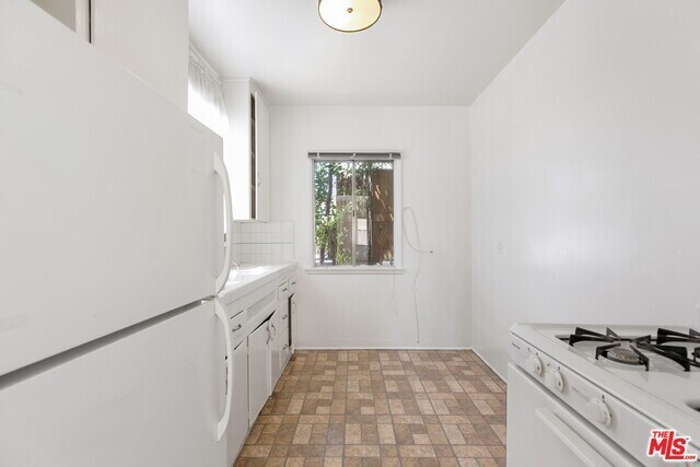 Building Photo - 1822 Hillhurst Ave