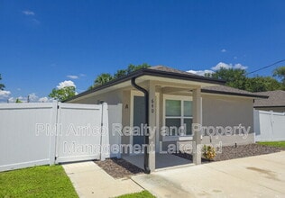 Building Photo - 640 E Grapefruit Ave