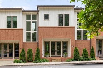 Building Photo - 10904 Serenbe Ln