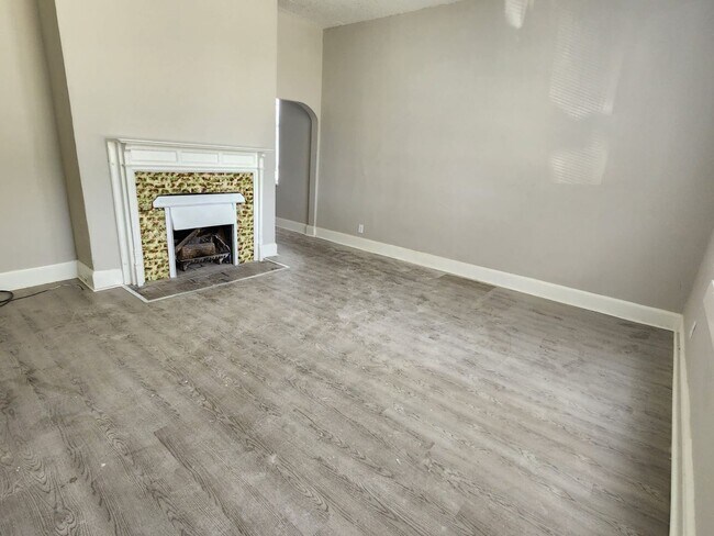 Building Photo - 2901 S 43rd