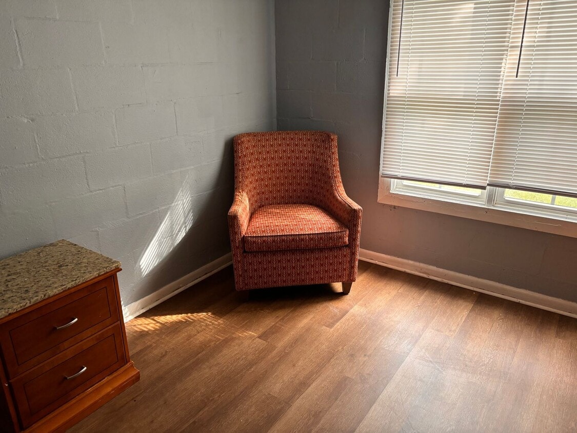 Building Photo - Rooming House For Rent