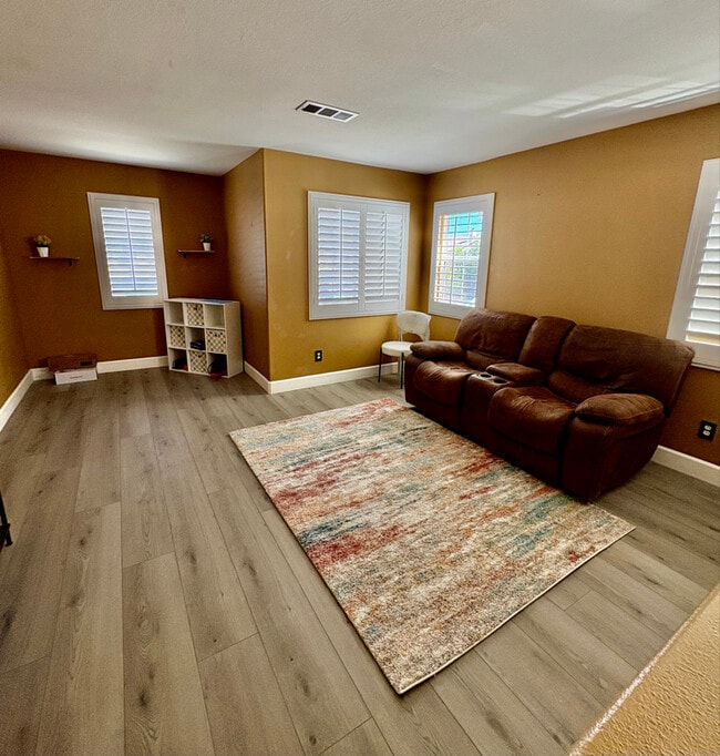 Foto del edificio - 10170 Susan Ave