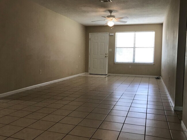Foto del edificio - 4998 Okaloosa Ln