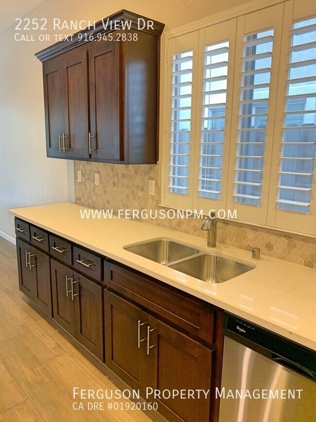 Building Photo - Gorgeous Three Bedroom Home in Whitney Ran...