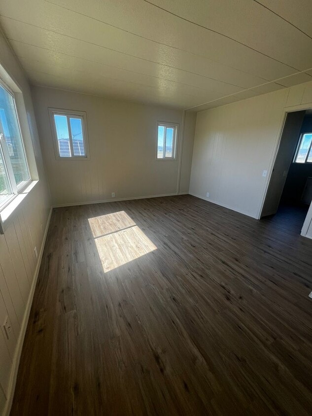 Primary Photo - 3 Bedroom, 2 Bathroom Manufactured Home - ...