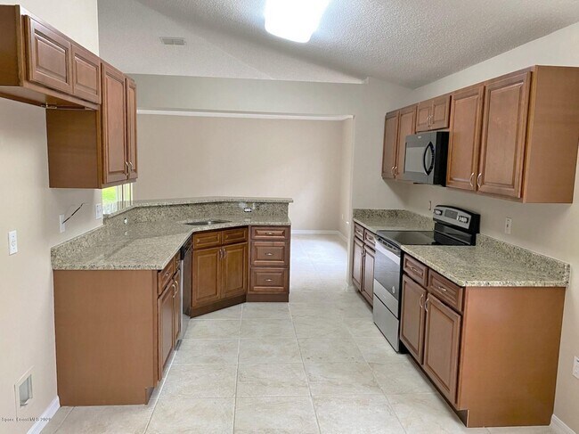 Foto del edificio - 2470 Alicia Ln