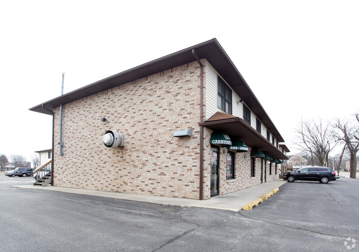 8084 Main St, Sugar Grove, IL 60554 Apartments in Sugar Grove, IL