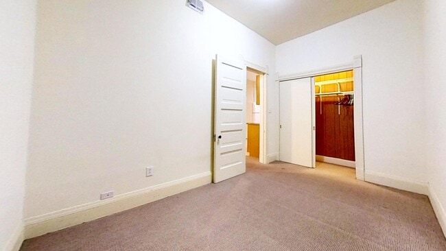 Building Photo - 4113 N Lincoln Ave