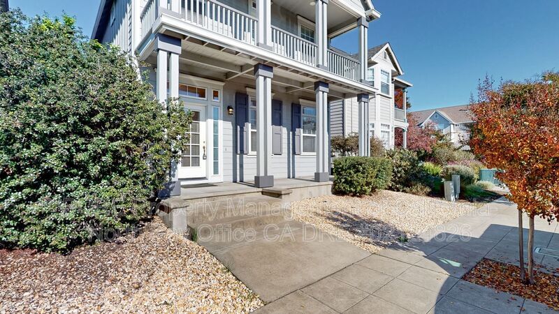 Primary Photo - 4007 Match Point Ave