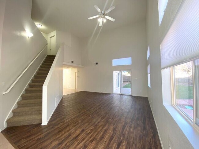 Building Photo - 2 Story 4BR - NE Abq Home - Master Downstairs