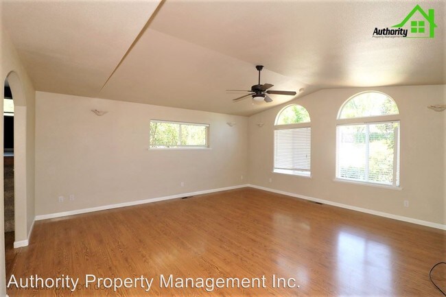Building Photo - 3 br, 2 bath House - 2360 O'conner Ave.