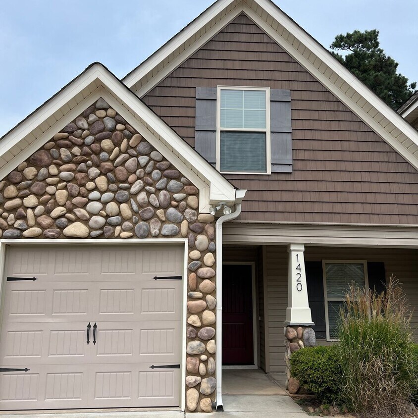 Foto principal - 3 beds 2.5 baths townhome with garage in C...
