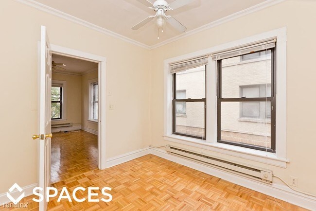 Building Photo - 701 W Brompton Ave