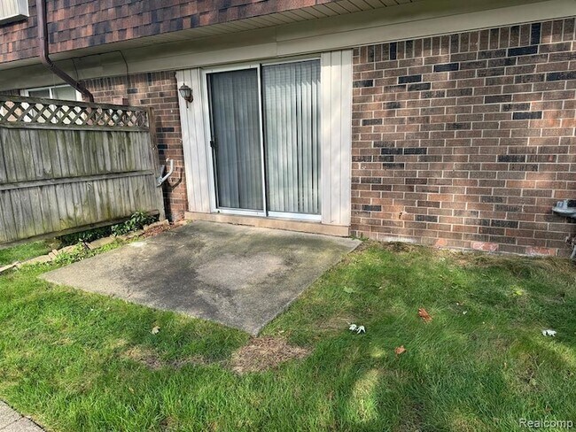 Building Photo - 15806 Dupage Blvd