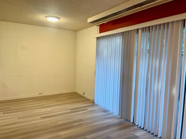Foto del edificio - 1 br, 1 bath House - 615 Woodside Sierra #3
