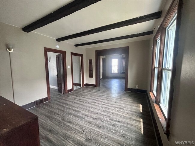 Building Photo - 151 Amber St