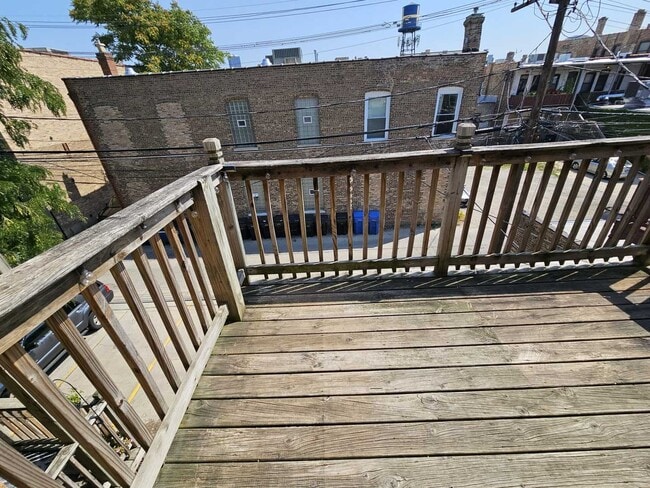 Building Photo - 5225 N Ashland Ave