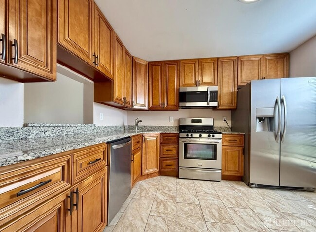 Building Photo - 250 Bromley Pl