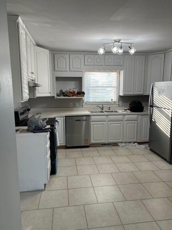 Foto del edificio - 639 N College Rd