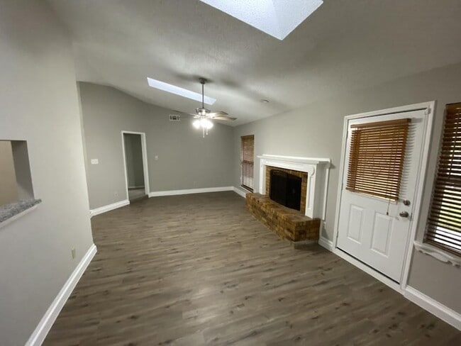 Building Photo - 1105 Montclair Dr