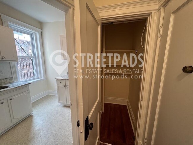 Foto del edificio - bedroom in Boston MA 02215