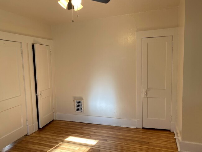 Foto del edificio - 2309 Eldridge St