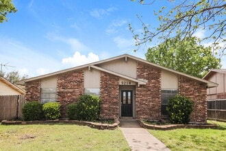 Building Photo - 9214 Willowbrook Dr
