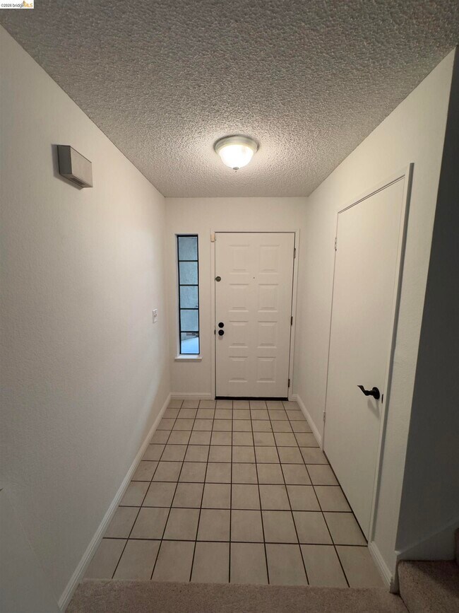 Building Photo - 3152 Heather Ridge Dr