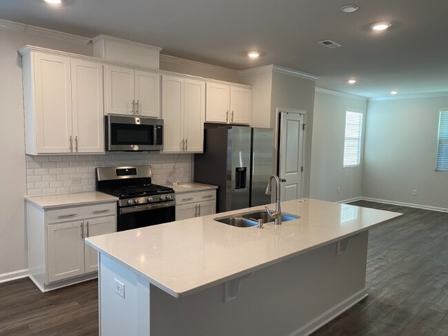 Building Photo - 4916 Southern Magnolia Dr