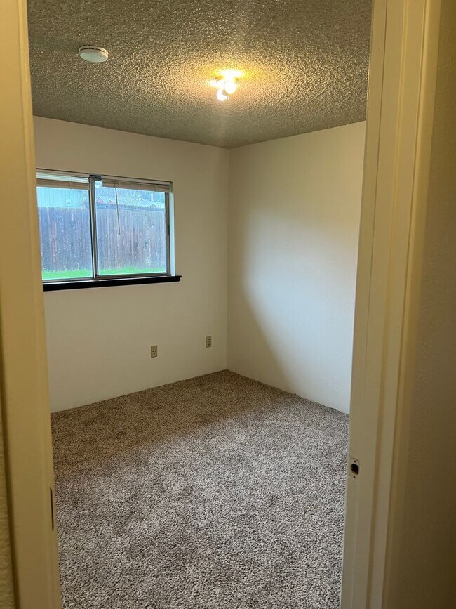 Foto del edificio - Welcome to your quiet NW neighborhood near...