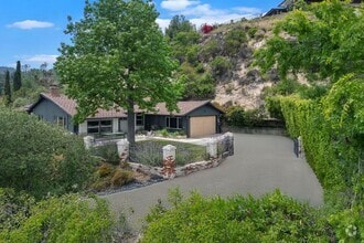 Building Photo - 1741 Golf Club Dr