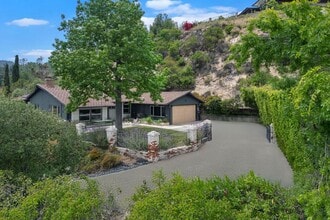 Building Photo - 1741 Golf Club Dr