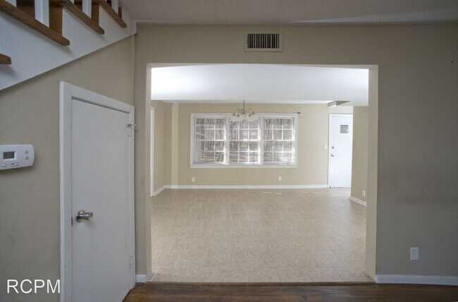 Foto del edificio - 4 br, 2.5 bath House - 6217 Menifee Dr