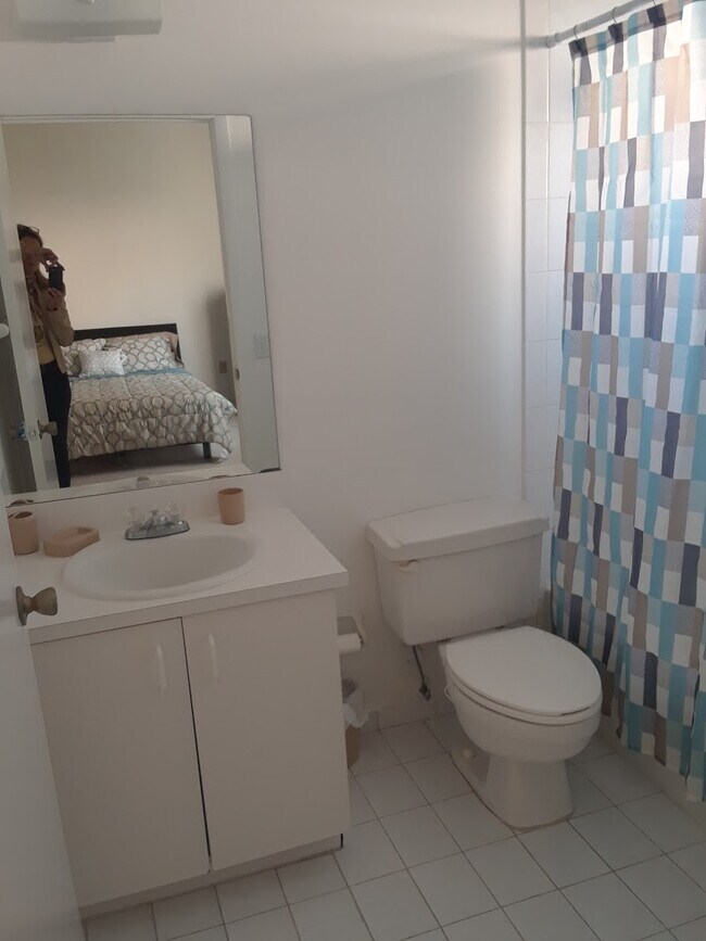 MASTER BATH - 8019 Lake Dr