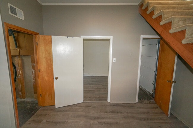 Foyer - Belmont