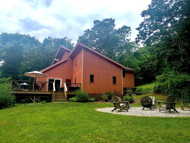 Building Photo - 67 Moodus Leesville Rd