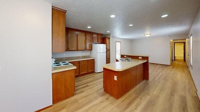 Building Photo - 129 American Ave