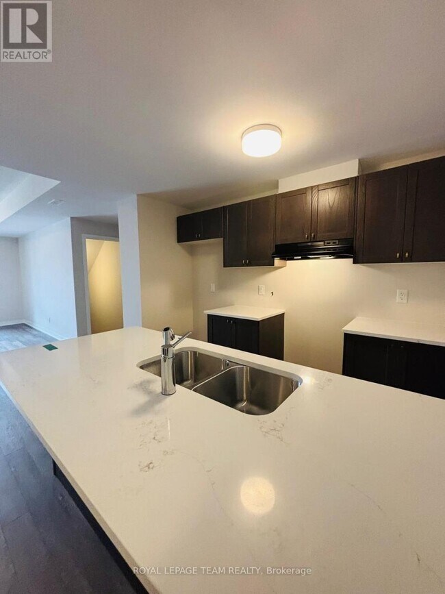 Building Photo - 908 Lillian Freiman Private