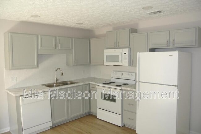 Building Photo - 111 E Mell St
