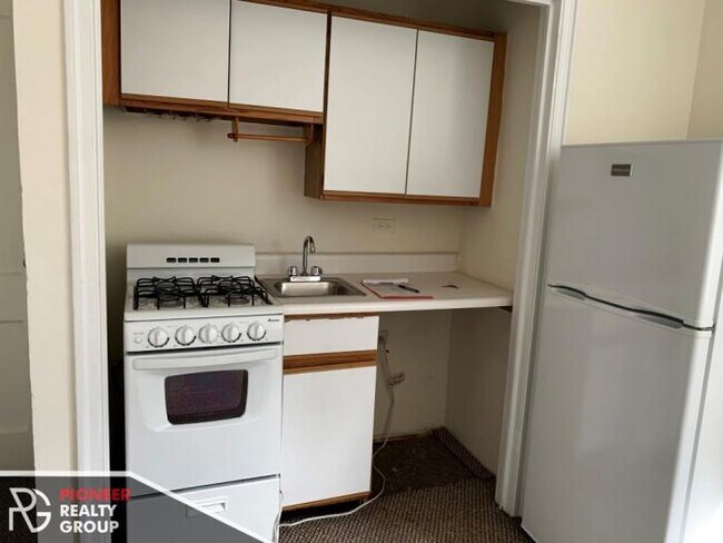 Building Photo - 0 bedroom in CHICAGO IL 60614