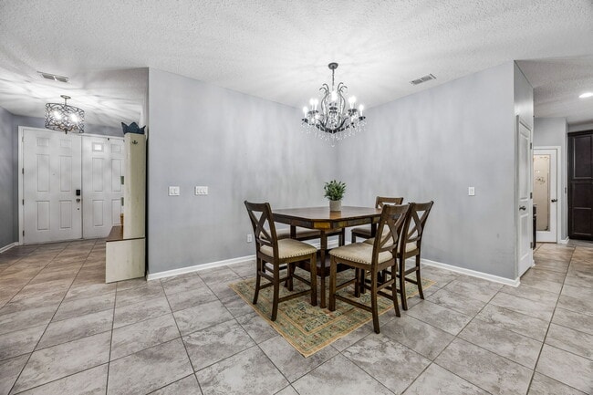 Building Photo - 79425 Plummer's Creek Dr