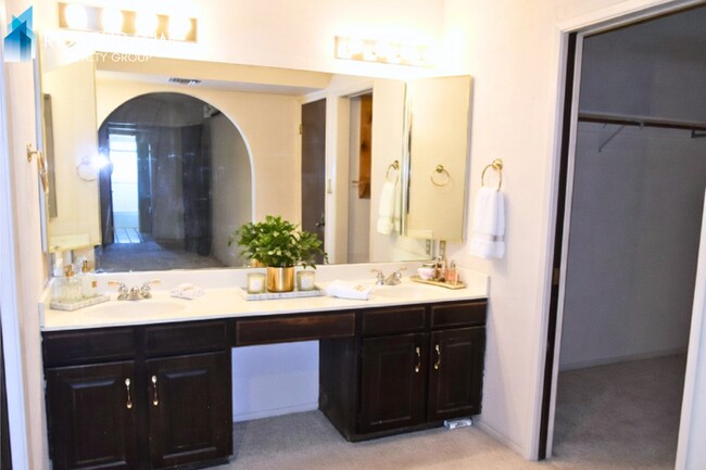 Foto del edificio - 10442 W Avalon Dr