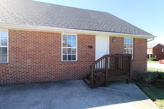 Building Photo - 101 Parker Pl