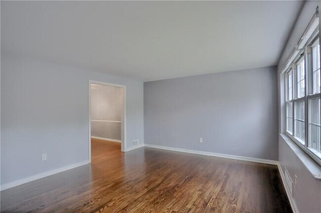 Foto del edificio - 716 Maple Ln