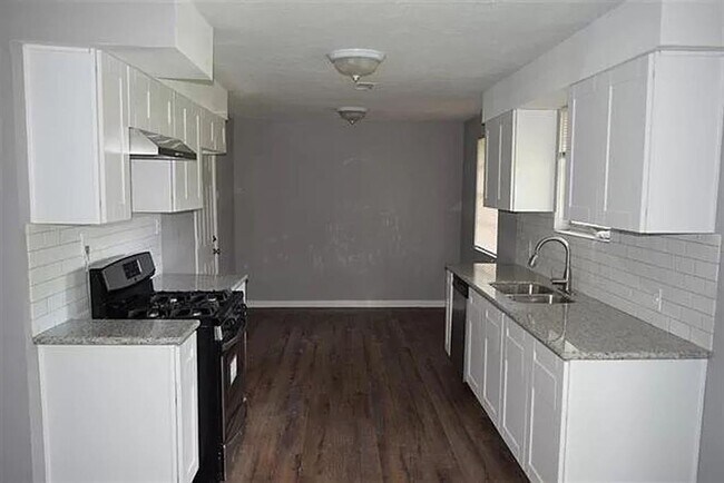 Building Photo - 110 Wood Manor Ln