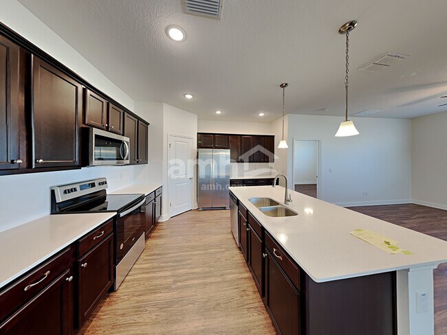 Building Photo - 1118 Sky Lks Dr