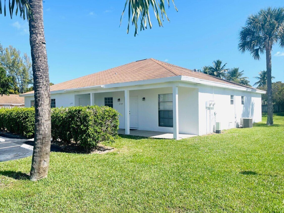 Foto principal - 3820 Harwood St