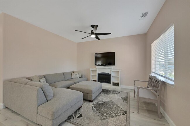 Building Photo - 4589 Meadow Way